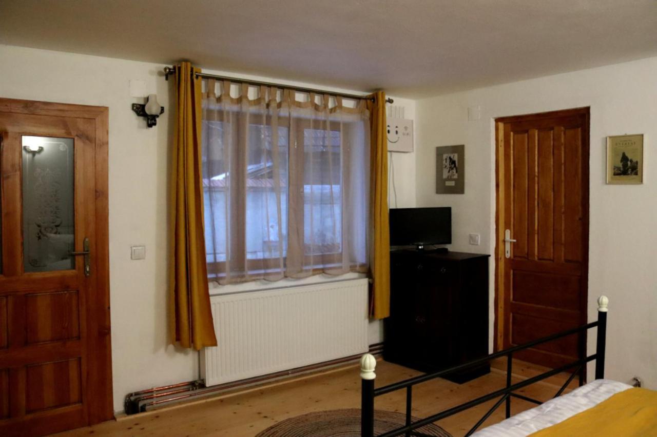 Galeria Turismului Montan Guest House คือร์ตีโชอารา ภายนอก รูปภาพ